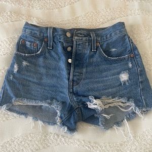 Levi Highwaisted 501’s